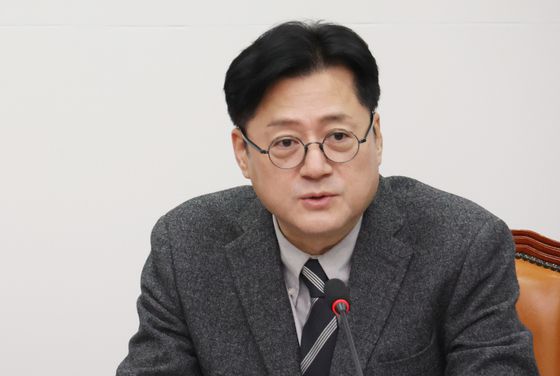 〈YONHAP PHOTO-2585〉 발언하는 홍익표 원내대표 (서울=연합뉴스) 신준희 기자 = 더불어민주당 홍익표 원내대표가 1일 국회에서 열린 최고위원회의에서 발언하고 있다. 2023.12.1 hama@yna.co.kr/2023-12-01 09:55:06/ 〈저작권자 ⓒ 1980-2023 ㈜연합뉴스. 무단 전재 재배포 금지.〉