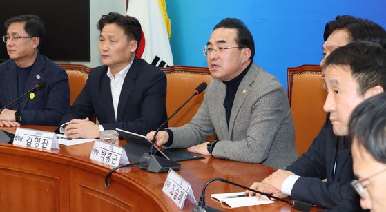 더불어민주당 박홍근 민주개혁진보선거연합추진단장이 지난 8일 국회에서 기자간담회를 하고 있다. 〈사진=연합뉴스〉