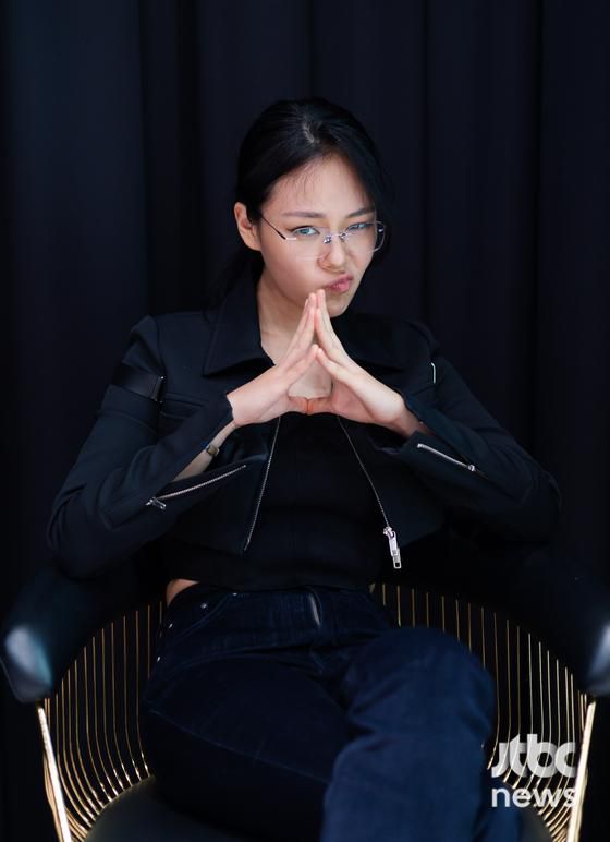 '제60회 백상예술대상'에서 영화 부문 여자 신인 연기상을 수상한 배우 김형서가 서울 마포구 상암동 JTBC에서 수상 인터뷰를 갖고 포즈를 취하고 있다. 박세완 엔터뉴스팀 기자 park.sewan@jtbc.co.kr (콘텐트비즈니스본부)