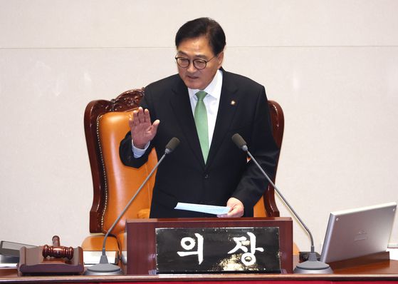 우원식 국회의장이 4일 국회에서 열린 본회의에서 2025년도 예산안 및 기금운용계획안에 대한 시정연설에 불참한 윤석열 대통령에 대해 유감을 표명하고 있다. 〈사진=연합뉴스〉