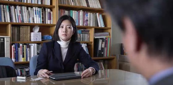 24일 김누리 중앙대학교 독어독문학과 교수와 인터뷰 모습