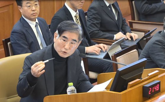 지난달 23일 탄핵심판 4차 변론에 증인으로 출석한 김용현 전 국방부 장관 〈출처=연합뉴스〉