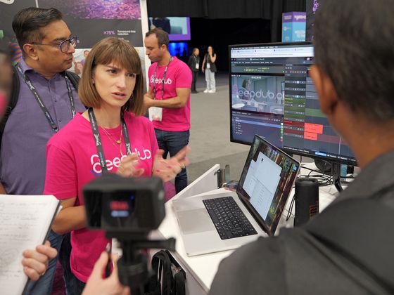 딥더브는 실시간 AI 외국어 더빙 기술로 관람객들의 주목을 받았다.