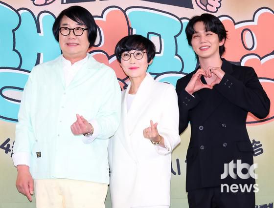 17일 오후 서울 스탠포드호텔에서 JTBC 새 예능프로그램 '대결! 팽봉팽봉' 제작발표회가 열렸다. 이진주, 신혜원 PD, 개그맨 최양락, 이봉원, 팽현숙, 이은지, 배우 유승호, 곽동연이 참석했다. 박세완 엔터뉴스팀 기자 park.sewan@jtbc.co.kr