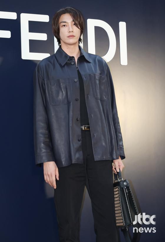 배우 김영광이 25일 오후 서울 강남구 ??팔라초 펜디 서울에서 열린 한 패션 브랜드 행사에 참석하고 있다. 김현우 엔터뉴스팀 기자 kim.hyunwoo3@jtbc.co.kr (콘텐트비즈니스본부)