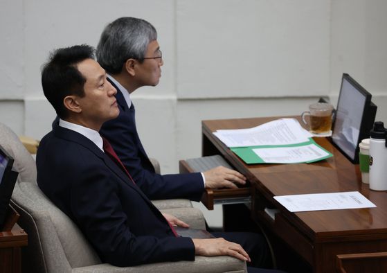 오세훈 서울시장이 30일 서울 중구 서울시의회에서 열린 제330회 임시회 본회의에 참석해 있다. 〈사진=연합뉴스〉