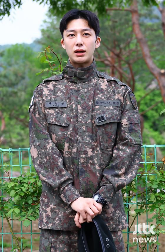 그룹 몬스타엑스 형원이 13일 오전 경기도 가평군 조종면 육군 수도기계화보병사단에서 만기 전역했다. 박세완 엔터뉴스팀 기자 park.sewan@jtbc.co.kr