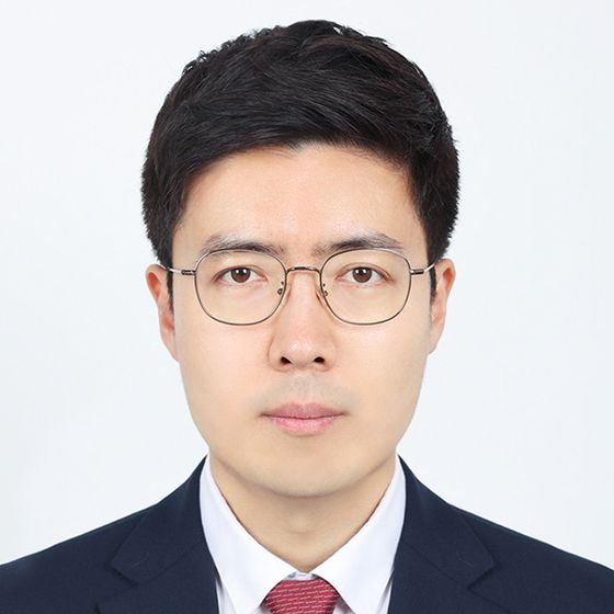 구주와 전 대선 후보. 〈사진=중앙선거관리위원회 제공/연합뉴스〉