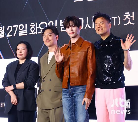 27일 오전 서울 SJ쿤스트할레에서 Mnet '월드 오브 스트릿 우먼 파이터' 제작발표회가 열렸다. 최정남 PD, 박진영, 마이크 송, 허니제이, 가비, 노제, 리정, 리헤이, 립제이, 모니카, 아이키, 효진초이, 성한빈이 참석했다. 박세완 엔터뉴스팀 기자 park.sewan@jtbc.co.kr