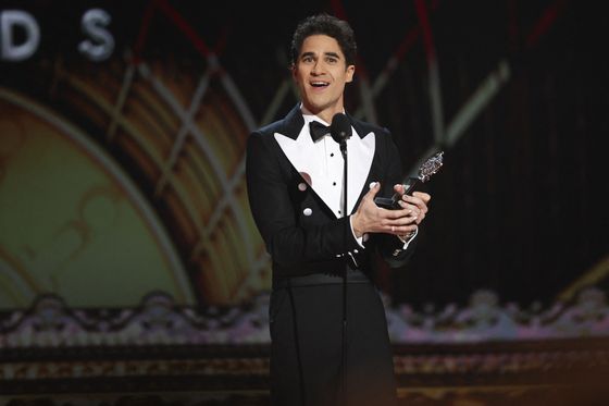 한국 창작 뮤지컬 '어쩌면 해피엔딩'(Maybe Happy Ending')이 8일(현지시간) 미국 뉴욕 라디오시티 뮤직홀에서 개최 된 미국 공연계 최고 권위 시상식 제78회 애뉴얼 토니 어워즈(Annual Tony Award·토니상)에서 작품상·남우주연상 등 6관왕을 차지하는 쾌거를 이룩하면서 공연계는 물론 K-컬처의 새 역사를 썼다. 〈사진=AP·연합뉴스〉