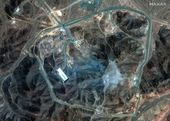 미국 공습 이후 촬영한 포르도 핵시설 위성사진. 〈사진=REUTERS/연합뉴스〉