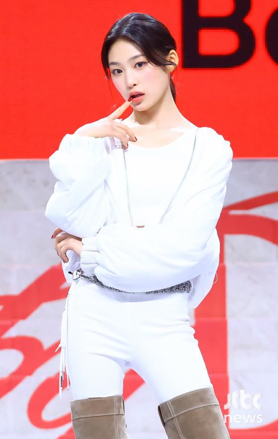 걸그룹 '베이비돈크라이(Baby DONT Cry)'가 23일 오후 서울 용산구 블루스퀘어 SOL트래블홀에서 데뷔 싱글 'F Girl(에프 걸)' 쇼케이스를 열었다. 박세완 엔터뉴스팀 기자 park.sewan@jtbc.co.kr