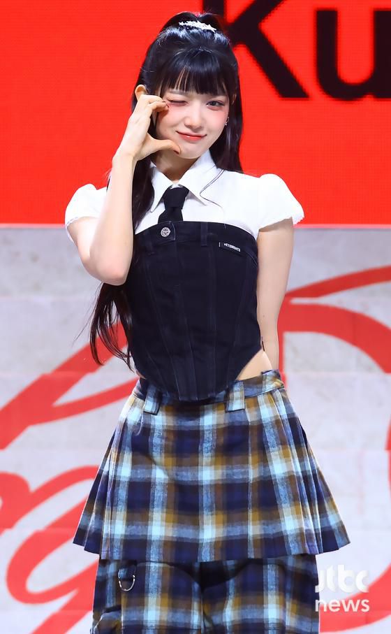 걸그룹 '베이비돈크라이(Baby DONT Cry)'가 23일 오후 서울 용산구 블루스퀘어 SOL트래블홀에서 데뷔 싱글 'F Girl(에프 걸)' 쇼케이스를 열었다. 박세완 엔터뉴스팀 기자 park.sewan@jtbc.co.kr