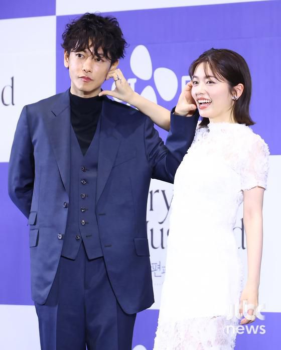 26일 오후 서울 신도림 라마다호텔에서 드라마 '내 남편과 결혼해줘' 일본판 제작발표회가 열렸다. 배우 코시바 후우카, 사토 타케루, 손자영 책임 프로듀서가 참석했다. 박세완 엔터뉴스팀 기자 park.sewan@jtbc.co.kr