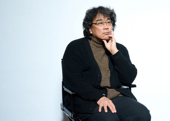 봉준호 감독이 '기생충' 이후 5년만에 선보이는 신작 영화 '미키 17' 개봉을 앞두고 국내 취재진과 인터뷰를 진행했다. 〈사진=워너브러더스 코리아(주)〉