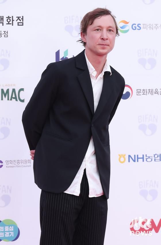 개막작 '그를 찾아서'의 피오트르 비니에비츠 감독