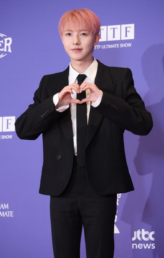 그룹 NCT드림 런쥔이 14일 오전 서울 롯데시네마 월드타워에서 정규 5집 '고 백 투 더 퓨처' 제작발표회에 참석해 포토타임을 갖고 있다. 박세완 엔터뉴스팀 기자 park.sewan@jtbc.co.kr