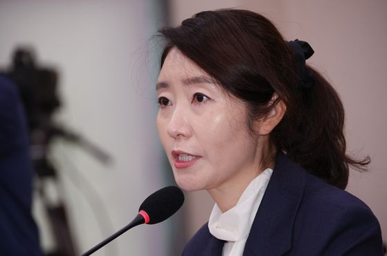 강선우 여성가족부 장관 후보자가 오늘(14일) 서울 여의도 국회 여성가족위원회에서 열린 인사청문회에서 질문에 답하고 있다. 〈사진=연합뉴스〉