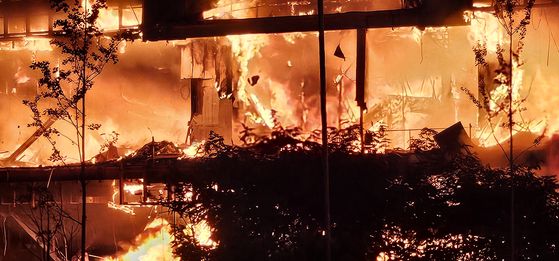 수원 아파트 모델하우스 화재 현장.