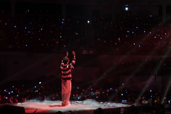 〈사진=더블랙레이블〉