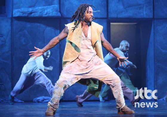 3일 오후 서울 세종문화회관에서 뮤지컬 '노트르담 드 파리' 프레스콜이 열렸다. 배우들이 하이라이트 장면을 시연하고 있다. 박세완 엔터뉴스팀 기자 park.sewan@jtbc.co.kr