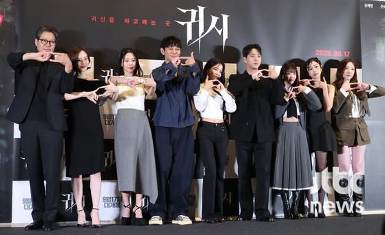 9일 오후 서울 CGV 용산아이파크몰에서 영화 '귀시' 언론시사회가 열렸다. 홍원기 감독, 배우 유재명, 문채원, 서영희, 원현준, 솔라, 차선우, 배수민, 서지수, 손주연이 참석했다. 박세완 엔터뉴스팀 기자 park.sewan@jtbc.co.kr