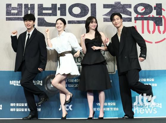 11일 오후 서울 더링크호텔에서 JTBC 토일 드라마 '백번의 추억' 제작발표회가 열렸다. 김상호 감독, 배우 김다미, 신예은, 허남준이 참석했다. 박세완 엔터뉴스팀 기자 park.sewan@jtbc.co.kr