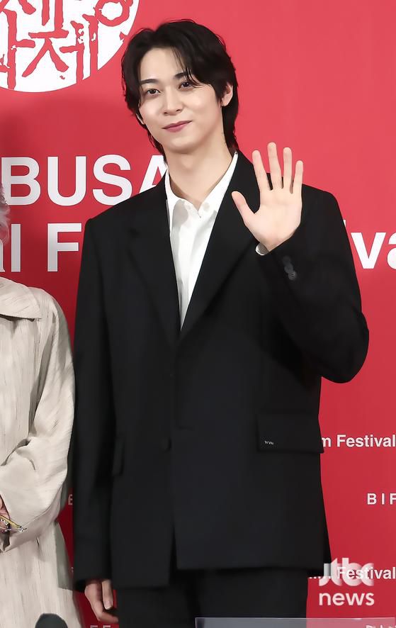 19일 오후 부산 해운대구 영화의전당 기자회견장에서 영화 '결혼 피로연' 기자간담회가 열렸다. 앤드루 안 감독, 배우 윤여정, 배우 한기찬이 참석했다. 부산=박세완 엔터뉴스팀 기자 park.sewan@jtbc.co.kr