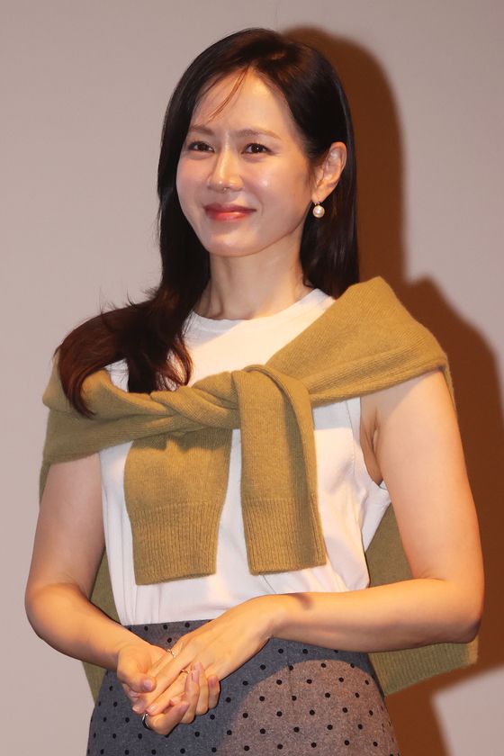 제30회 부산국제영화제 개막작 '어쩔수가없다'로 부산을 찾은 배우 손예진이 18일 해운대구 동서대학교 소향씨어터 신한카드홀에서 열린 '액터스 하우스'를 통해 보다 더 가까운 자리에서 관객들과 진솔한 소통을 나눴다. 〈사진=연합뉴스〉