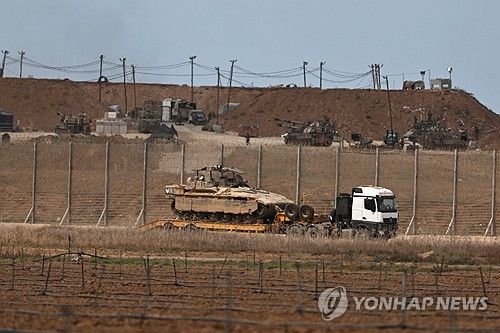 철수하는 이스라엘군 〈사진=EPA 연합뉴스〉