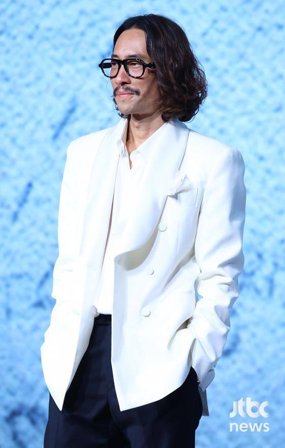 14일 오전 서울 JW매리어트 동대문 스퀘어에서 넷플릭스 오리지널 영화 '굿뉴스' 제작보고회가 열렸다. 변성현 감독, 배우 설경구, 홍경, 류승범이 참석했다. 박세완 엔터뉴스팀 기자 park.sewan@jtbc.co.kr