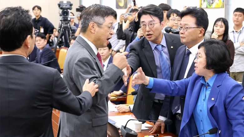 해당 영상은 JTBC 홈페이지에서 확인하실 수 있습니다.