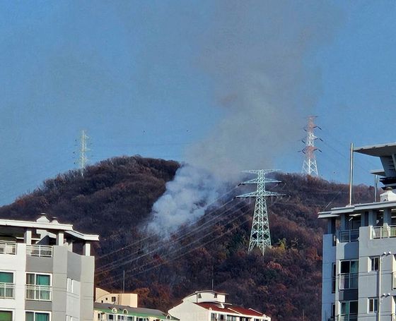 16일 오후 2시 17분쯤 경기도 용인 죽전동 불곡산에서 불이 났다. 〈사진=경기도소방재난본부 제공〉