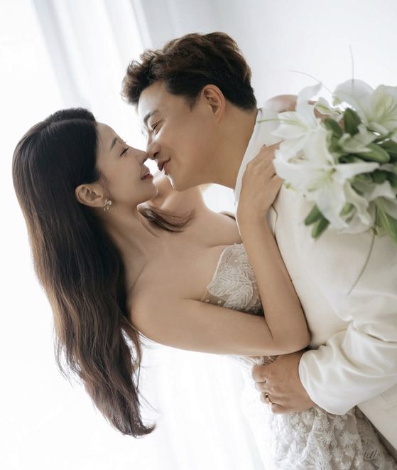 방송인 윤정수, 그의 아내 원진서. 원진서 SNS 캡처.