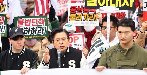 지난 2월 28일 서울 종로구 성균관대학교 앞에서 열린 윤석열 당시 대통령 탄핵 반대 집회에 참가한 황교안 전 총리. 〈사진=연합뉴스〉