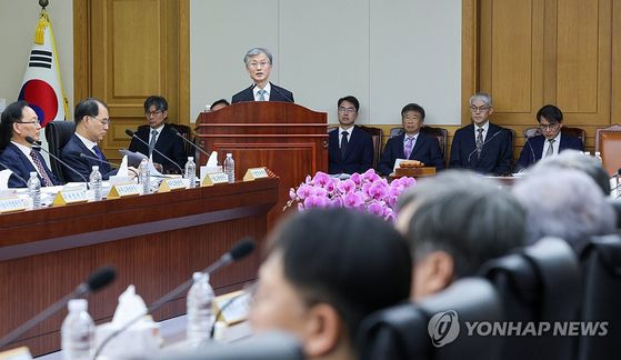 조희대 대법원장이 5일 서울 서초구 대법원 대회의실에서 열린 전국법원장회의에서 발언하고 있다. 〈사진=공동취재 / 연합뉴스〉