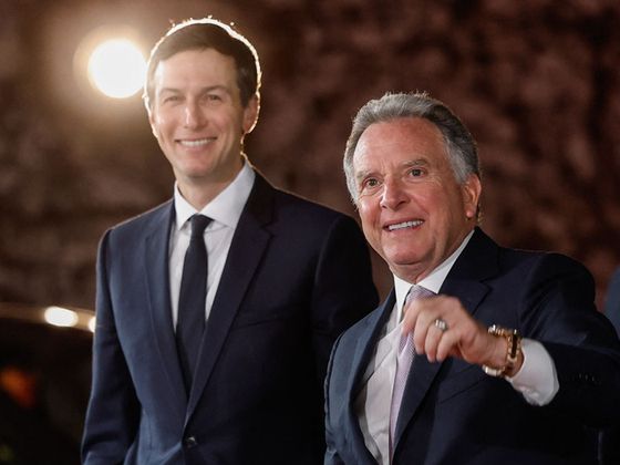 미국 측 재러드 쿠슈너(왼쪽)와 스티브 윗코프. 〈사진=로이터 연합뉴스〉