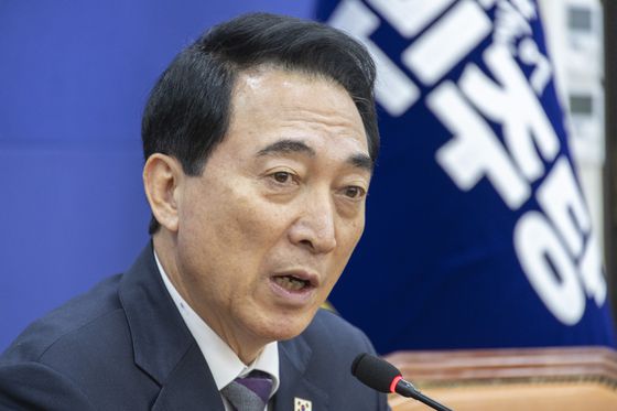 박수현 더불어민주당 수석대변인이 21일 국회에서 가진 기자간담회에서 정치권 현안관련 발언하고 있다. 〈사진=연합뉴스〉