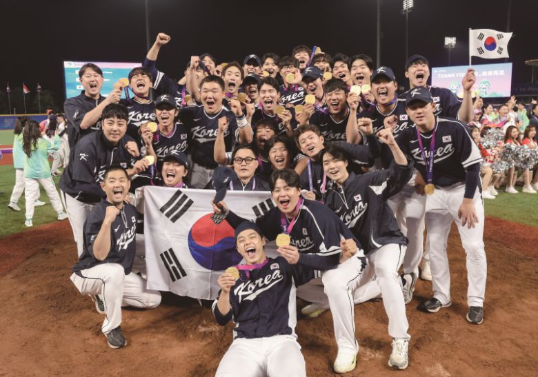 프로스펙스의 유니폼을 입고 뛴 야구 국가대표팀은 항저우 아시안게임에서 금메달을 목에 걸었다.[사진=뉴시스]