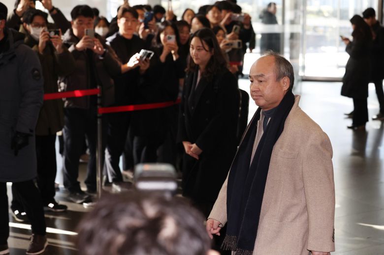 손정의 소프트뱅크그룹 회장은 최근 이재용 삼성전자 회장, 샘 올트먼 오픈AI 대표와 3자 회동을 했다.[사진 | 뉴시스]