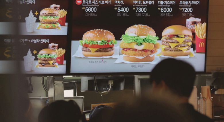 맥도날드는 지난해 카타르 기업 카말 알 마나를 새 주인으로 맞았다.[사진｜뉴시스]