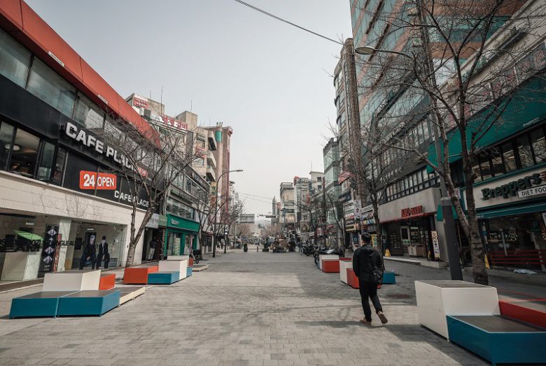 서울 서대문구는 2025년 신촌 대중교통전용지구를 폐지했다.[사진 | 뉴시스]