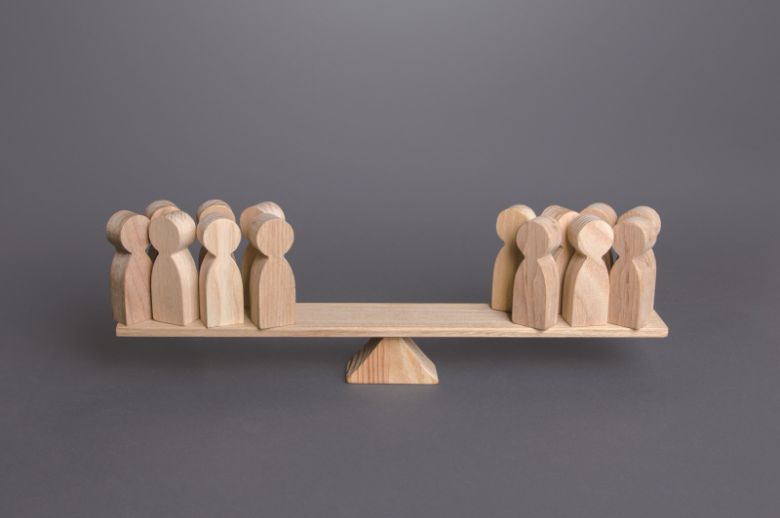 진영논리에 휩싸이면 정당한 개혁을 이뤄낼 수 없다.[사진｜게티이미지뱅크]