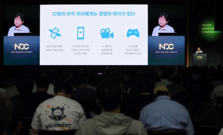 지난 6월 24일 경기도 판교 경기창조경제혁신센터에서 열린 ‘넥슨 개발자 콘퍼런스(NDC)’에서 박용현 넥슨게임즈 대표가 ‘우리가 빅 게임을 만드는 이유’를 주제로 기조강연을 하고 있다. [사진 | 뉴시스]