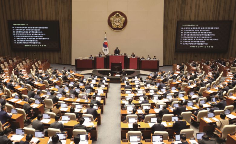 여야를 가리지 않고 괴담을 쏟아내고 있다.[사진｜뉴시스]