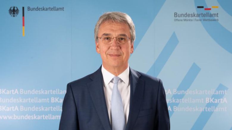 독일 연방거래위원회 위원장 안드레아스 문트는 "마이크로소프트가 시장 전반에서 가장 중요한 기업인지 조사해야 할 충분한 이유가 있다. 이런 조사를 통해 반경쟁적 행위를 조기에 발견하고 금지할 수 있을 것이다"라고 말했다. ⓒ Bundeskartellamt/Federal Photo/Aschoffotografie