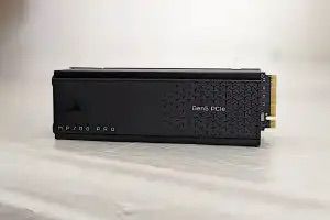 최고의 SSD : 커세어 MP700 프로