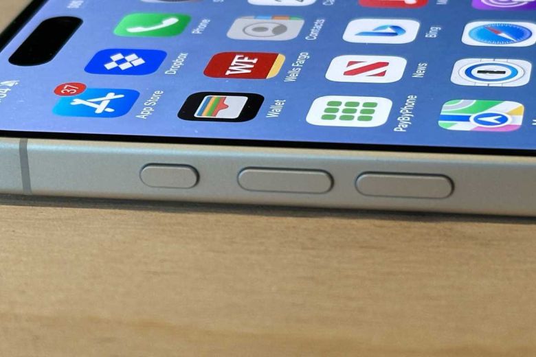 아이폰 16의 동작 버튼은 이전 세대의 음소거 스위치를 대체한다. ⓒ Foundry