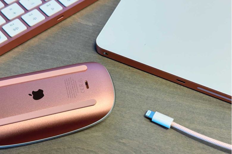 아직도 라이트닝 케이블을 고수하는 매직 시리즈. ⓒ Foundry