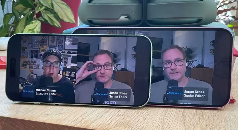 앞쪽에 있는 아이폰 17의 베젤이 뒤에 있는 아이폰 16 플러스보다 살짝 얇다.David Price / Foundry